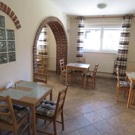 Thermal Apartmanhaz Komárom Buitenkant foto