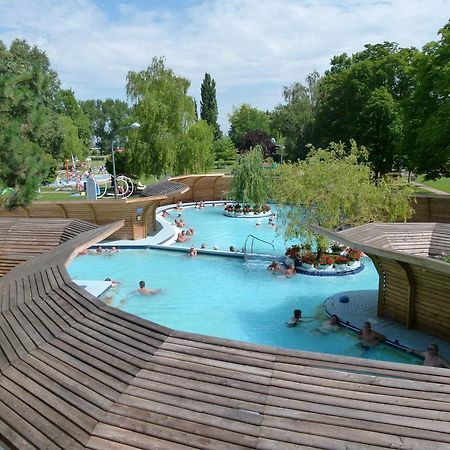 Thermal Apartmanhaz Komárom Buitenkant foto