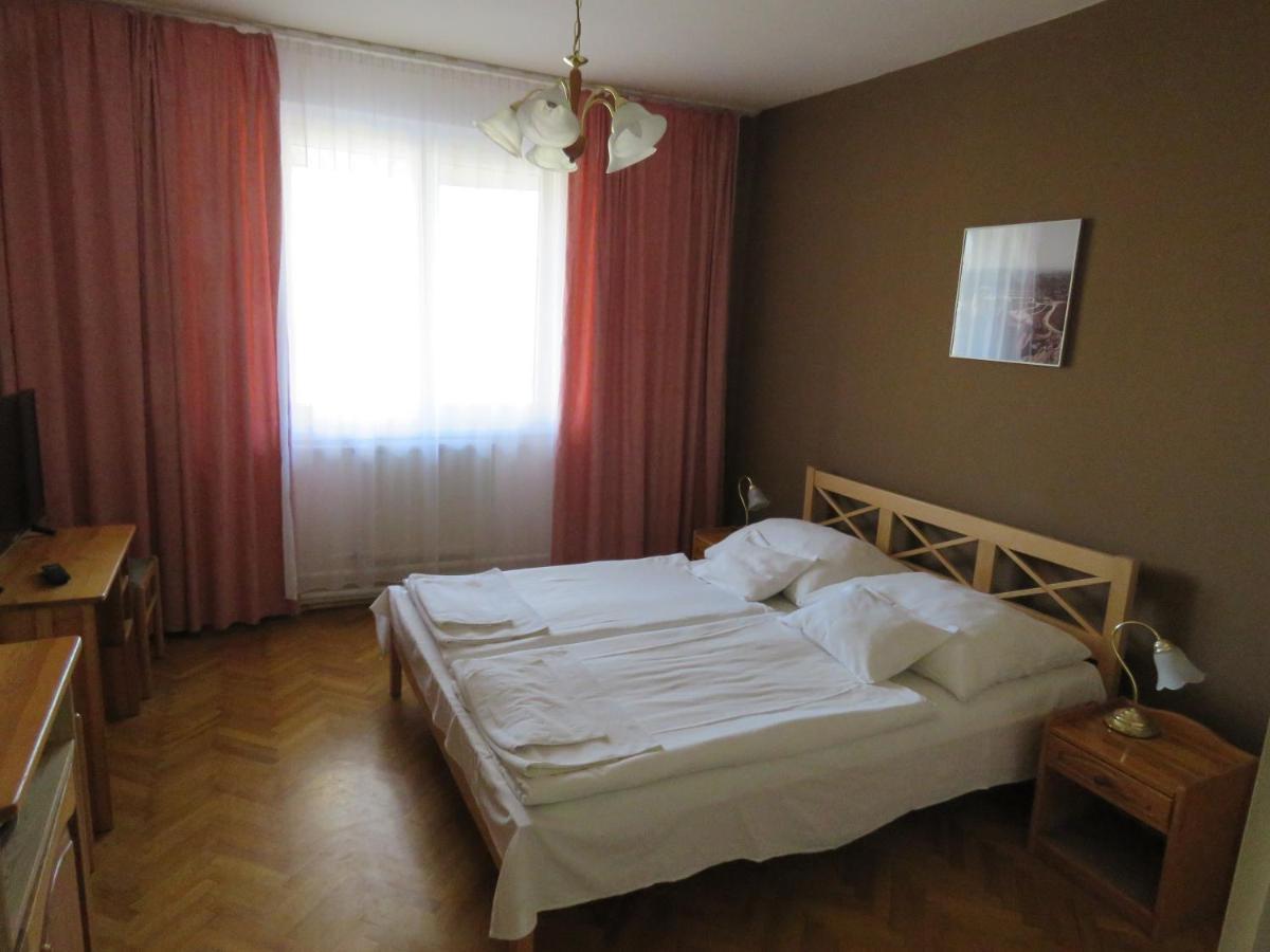 Thermal Apartmanhaz Komárom Buitenkant foto