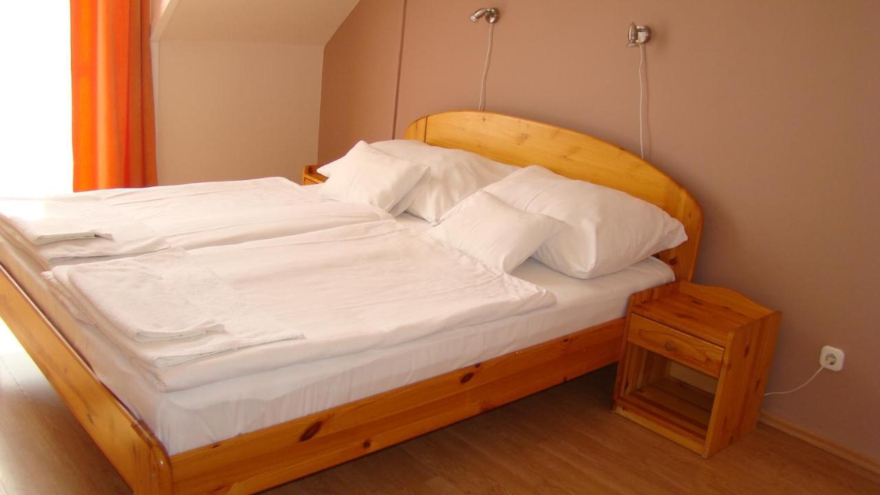 Thermal Apartmanhaz Komárom Buitenkant foto