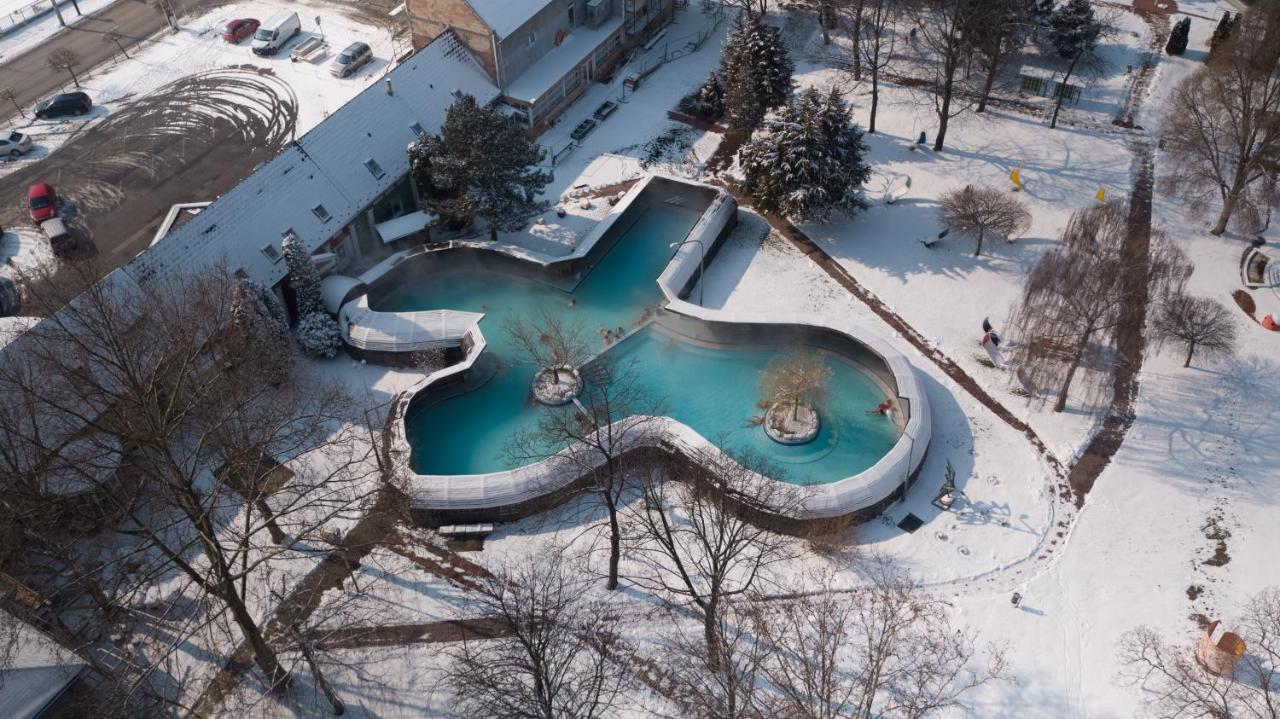 Thermal Apartmanhaz Komárom Buitenkant foto