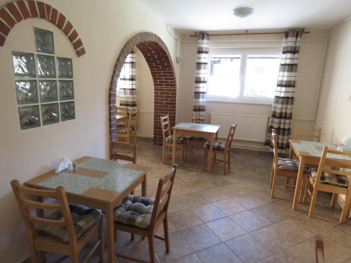 Thermal Apartmanhaz Komárom Buitenkant foto