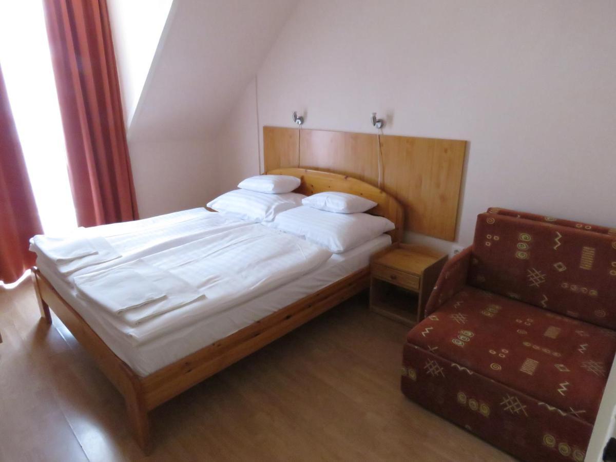 Thermal Apartmanhaz Komárom Buitenkant foto