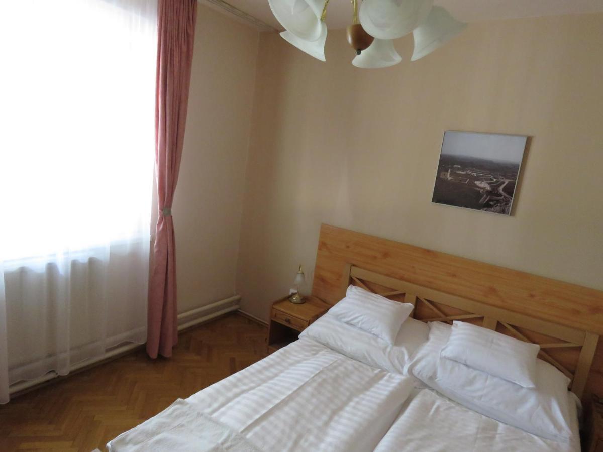 Thermal Apartmanhaz Komárom Buitenkant foto