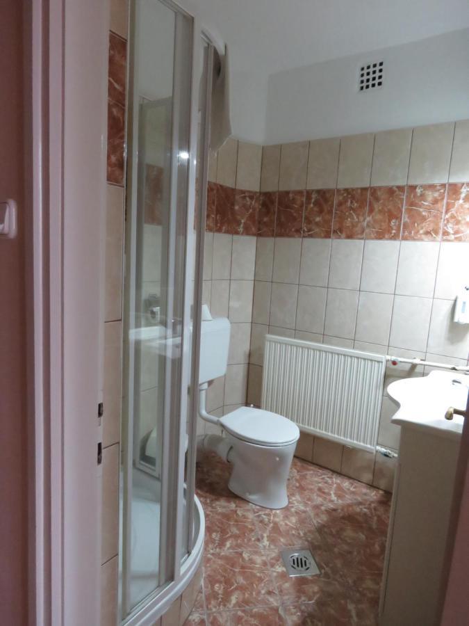 Thermal Apartmanhaz Komárom Buitenkant foto