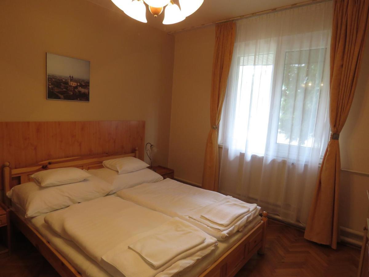 Thermal Apartmanhaz Komárom Buitenkant foto