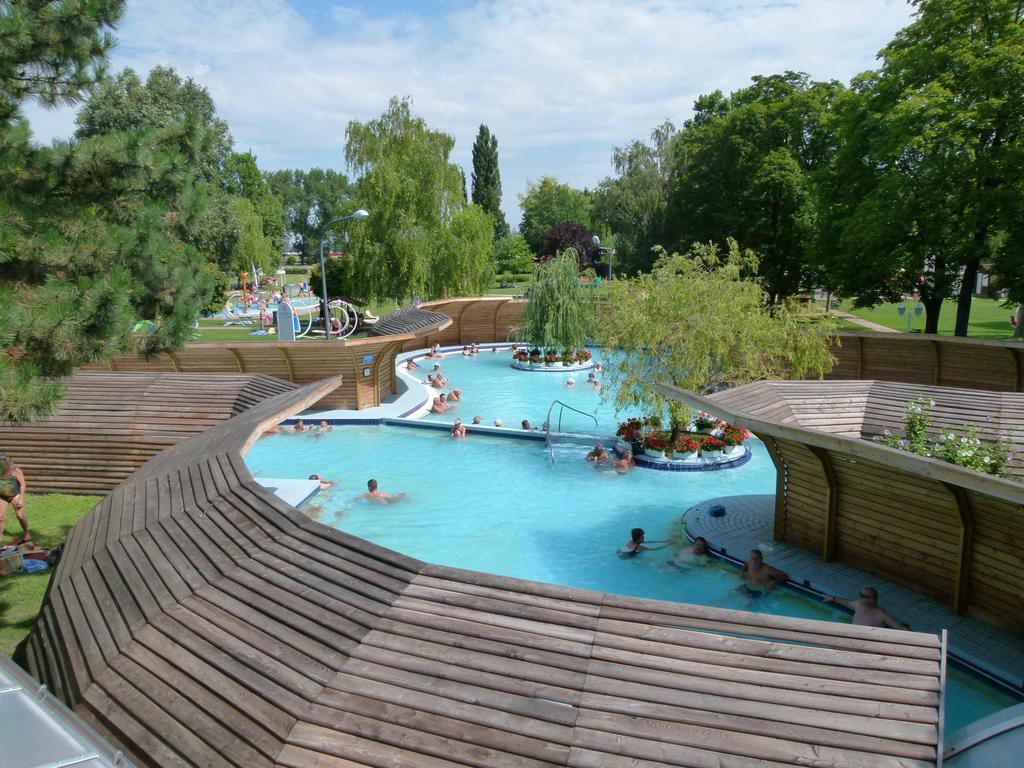 Thermal Apartmanhaz Komárom Buitenkant foto