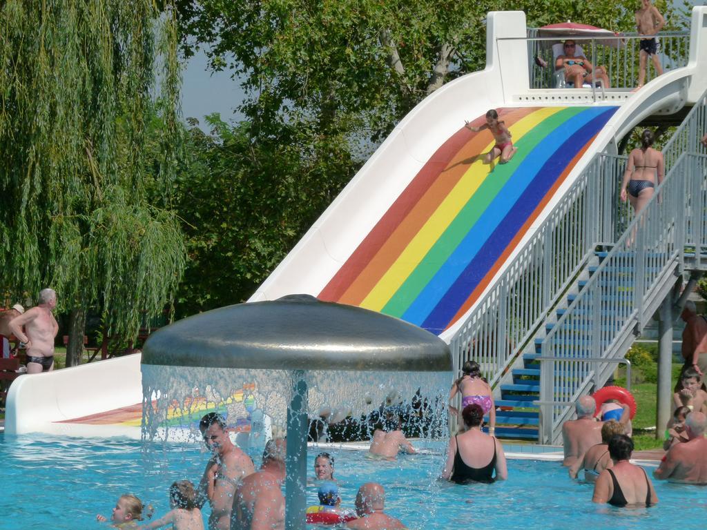 Thermal Apartmanhaz Komárom Buitenkant foto
