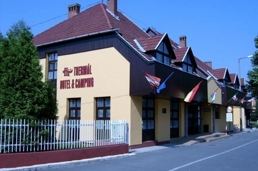 Thermal Apartmanhaz Komárom Buitenkant foto